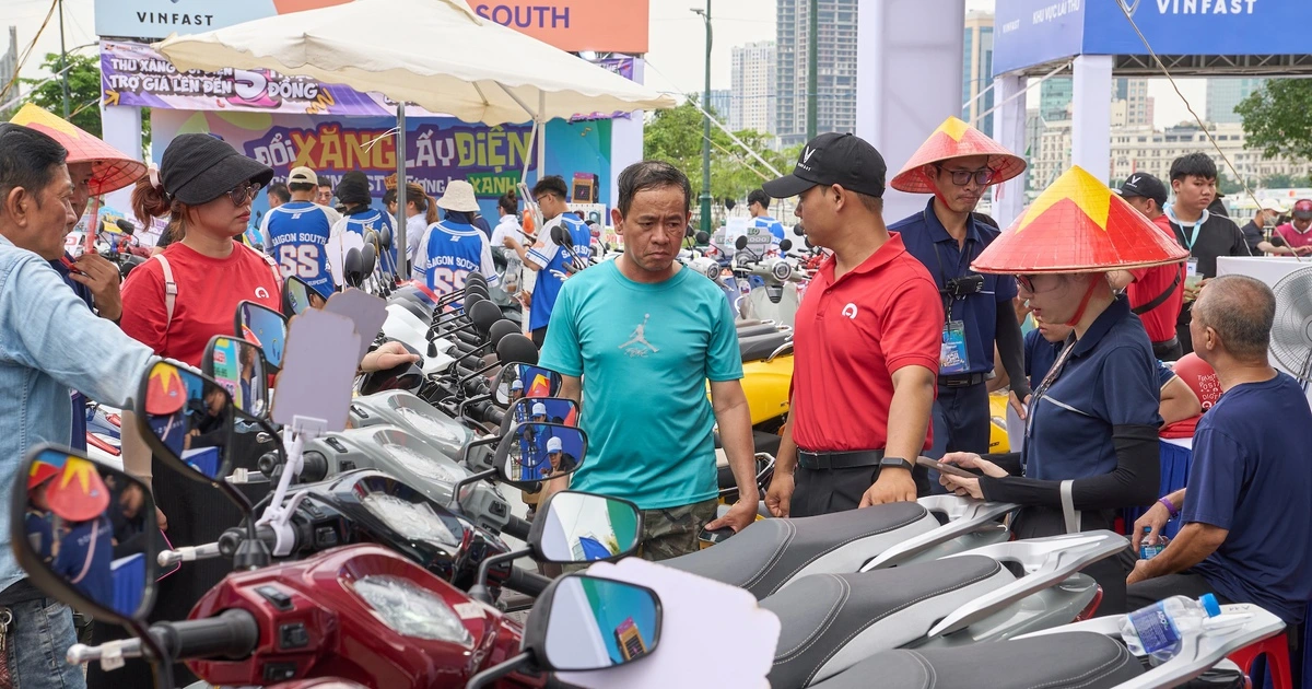 Phó thủ tướng yêu cầu hỗ trợ tài chính cho người dân chuyển đổi phương tiện xanh