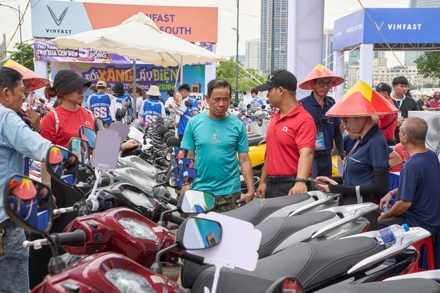 Phó thủ tướng yêu cầu hỗ trợ tài chính cho người dân chuyển đổi phương tiện xanh - Ảnh 1