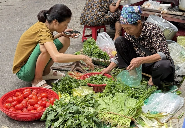 Giá rau xanh tăng 'chóng mặt' - Ảnh 2