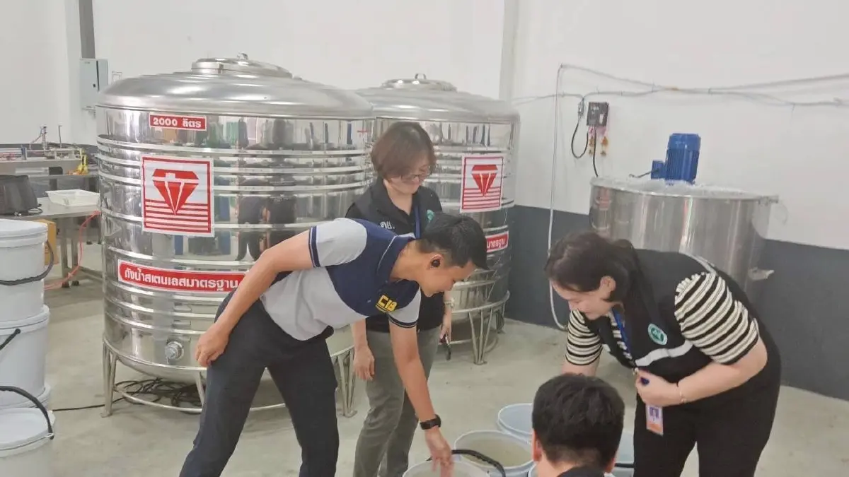 Đột kích 5 căn nhà, công an tóm gọn đường dây sản xuất siro ho giả quy mô 16 tỷ đồng, tịch thu hơn 170.000 sản phẩm không giấy phép - Ảnh 3