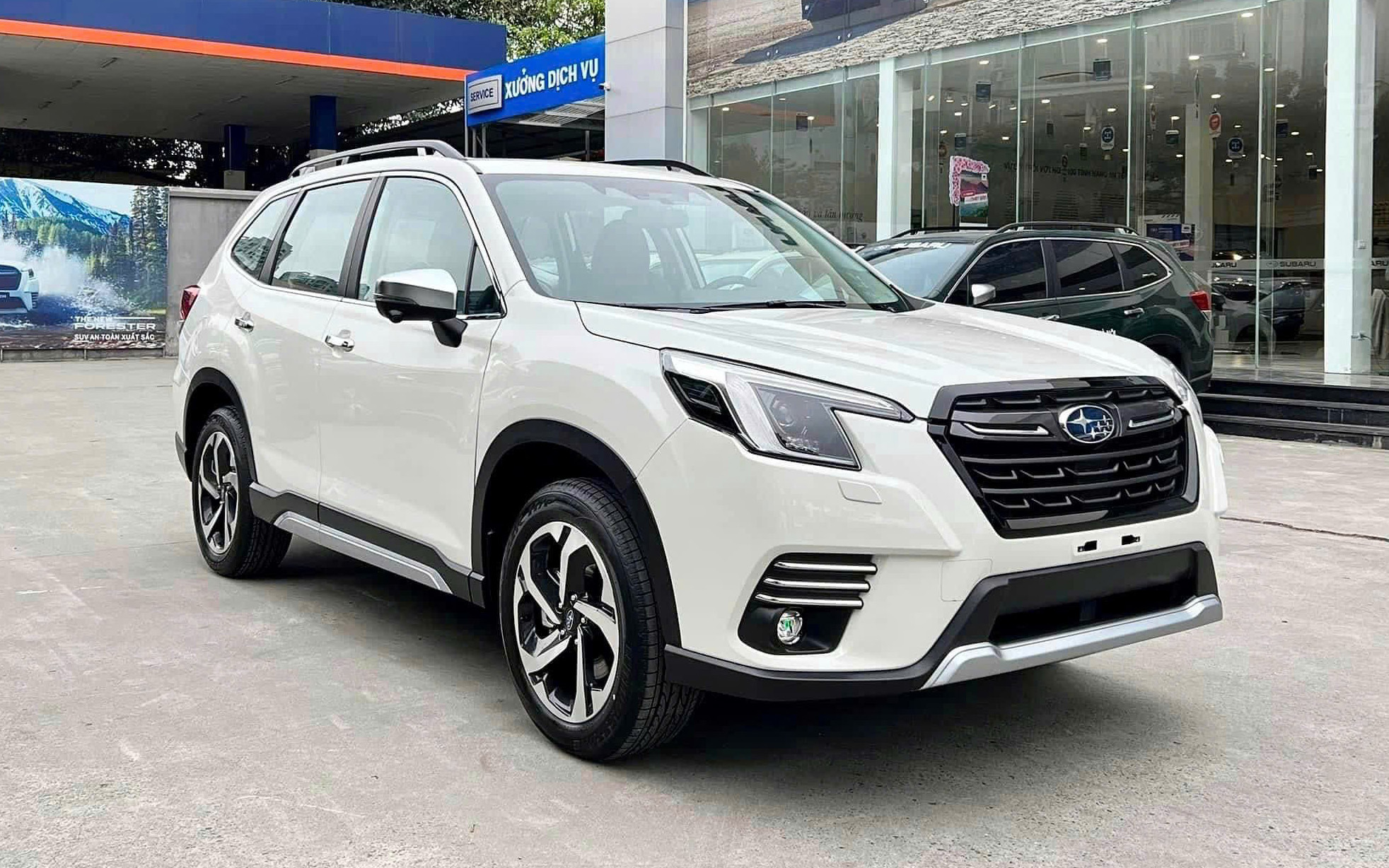 Subaru Forester giảm giá mạnh tại đại lý, dọn kho chờ đời mới sắp ra mắt: Bản đắt nhất còn 919 triệu đồng, ‘dễ thở’ hơn trước CX-5, Territory - Ảnh 1