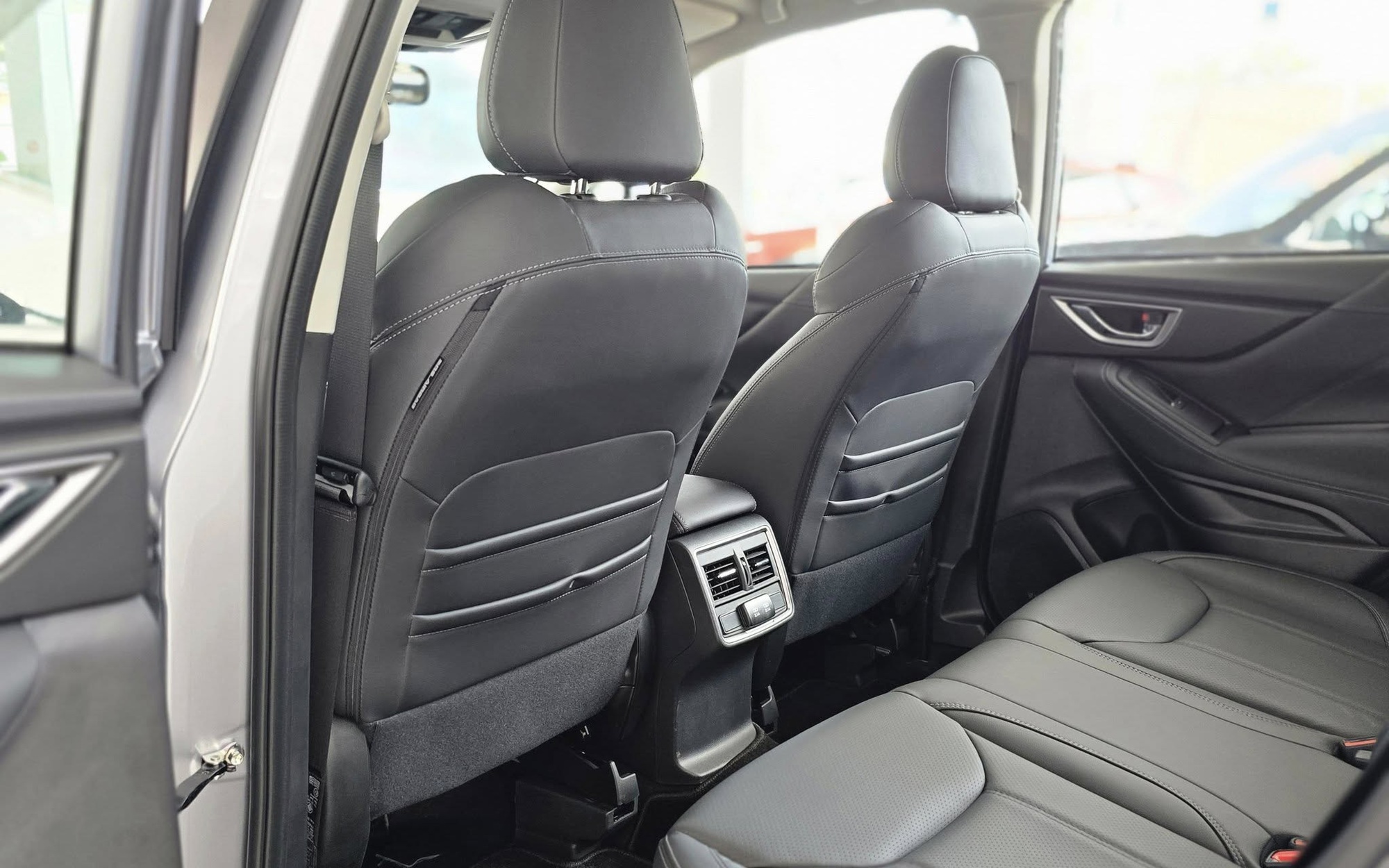 Subaru Forester giảm giá mạnh tại đại lý, dọn kho chờ đời mới sắp ra mắt: Bản đắt nhất còn 919 triệu đồng, ‘dễ thở’ hơn trước CX-5, Territory - Ảnh 6