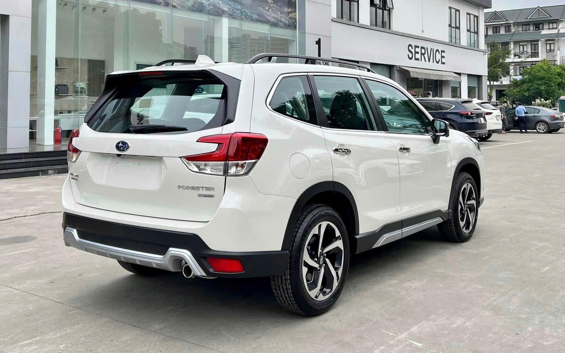 Subaru Forester giảm giá mạnh tại đại lý, dọn kho chờ đời mới sắp ra mắt: Bản đắt nhất còn 919 triệu đồng, ‘dễ thở’ hơn trước CX-5, Territory - Ảnh 2