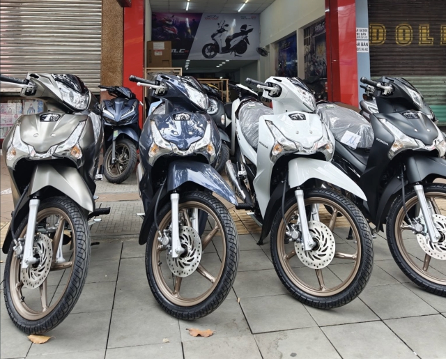 Honda Wave 125 bản mới cực đẹp bất ngờ về đại lý Việt: Xịn hơn Future, siêu tiết kiệm xăng 1,46L/100km - Ảnh 1