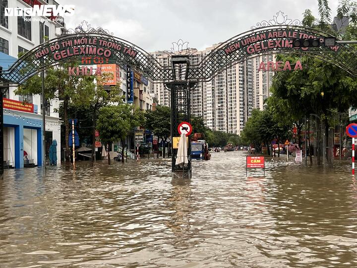 Giữa mùa mưa bão, môi giới đua nhau quảng cáo bán nhà 'không ngập lụt' - Ảnh 3