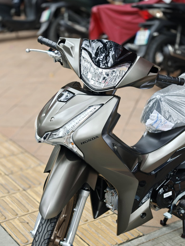 Honda Wave 125 bản mới cực đẹp bất ngờ về đại lý Việt: Xịn hơn Future, siêu tiết kiệm xăng 1,46L/100km - Ảnh 2