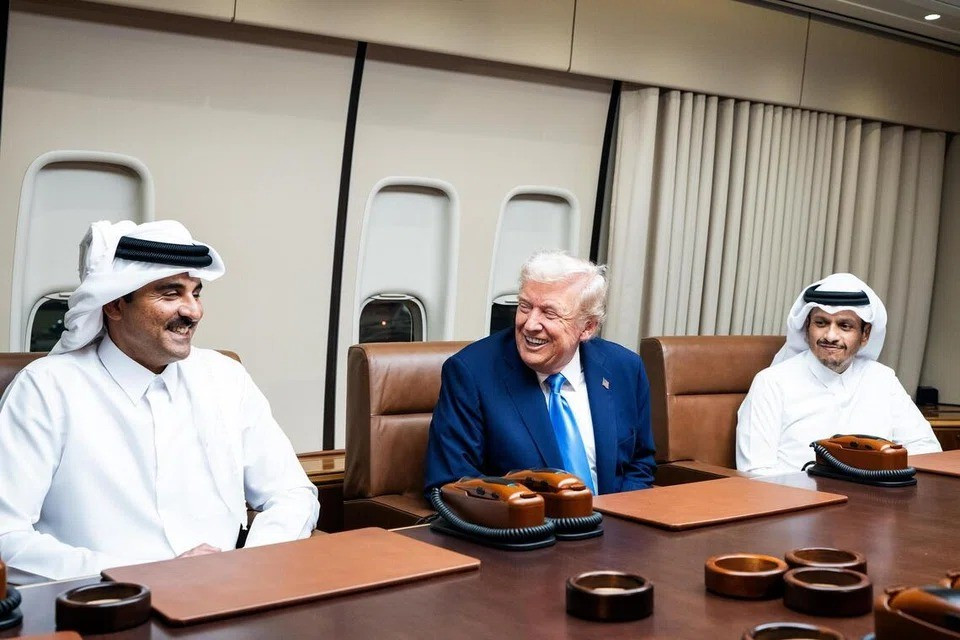 Tổng thống Mỹ Donald Trump gặp các nhà lãnh đạo Qatar trên đường tới châu Á - Ảnh 1