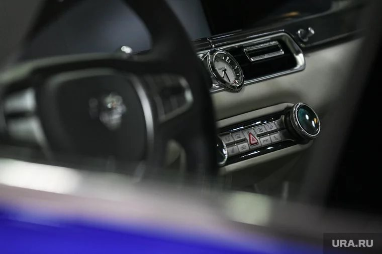 Hãng làm limousine cho ông Putin ra mắt xe đi 900km không cần xăng, thải ra nước: Thế giới chưa từng có - Ảnh 3