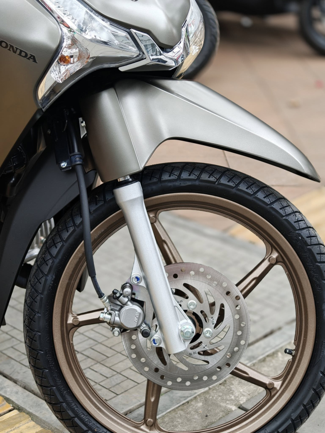 Honda Wave 125 bản mới cực đẹp bất ngờ về đại lý Việt: Xịn hơn Future, siêu tiết kiệm xăng 1,46L/100km - Ảnh 3