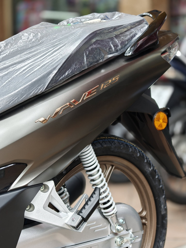 Honda Wave 125 bản mới cực đẹp bất ngờ về đại lý Việt: Xịn hơn Future, siêu tiết kiệm xăng 1,46L/100km - Ảnh 4