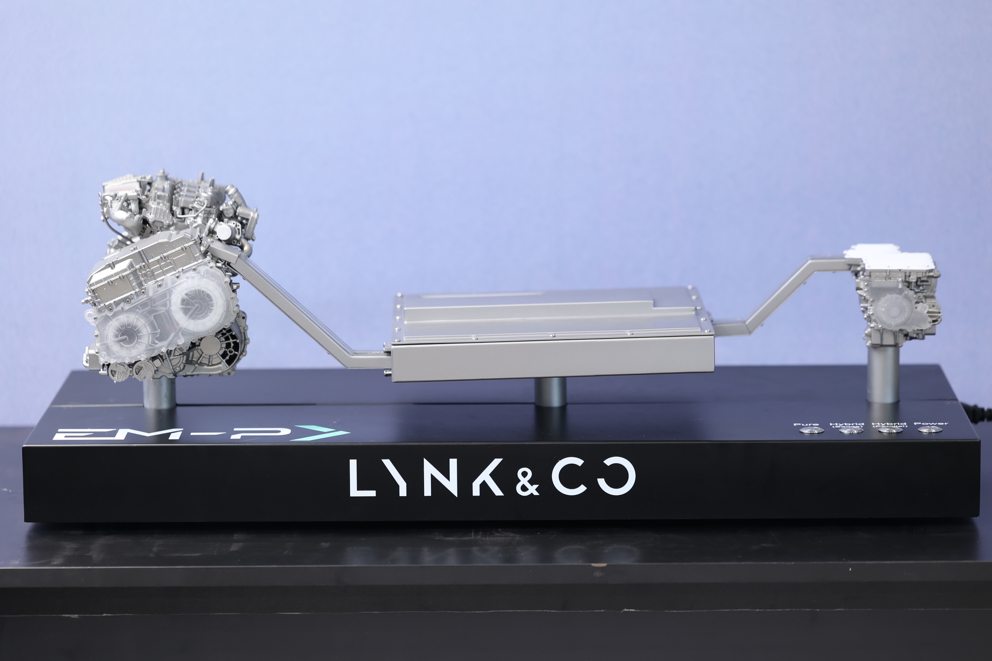 Lynk & Co 08 sắp ra mắt và câu hỏi: Món mới đủ vị khác biệt trong “bữa tiệc” PHEV tại Việt Nam? - Ảnh 1