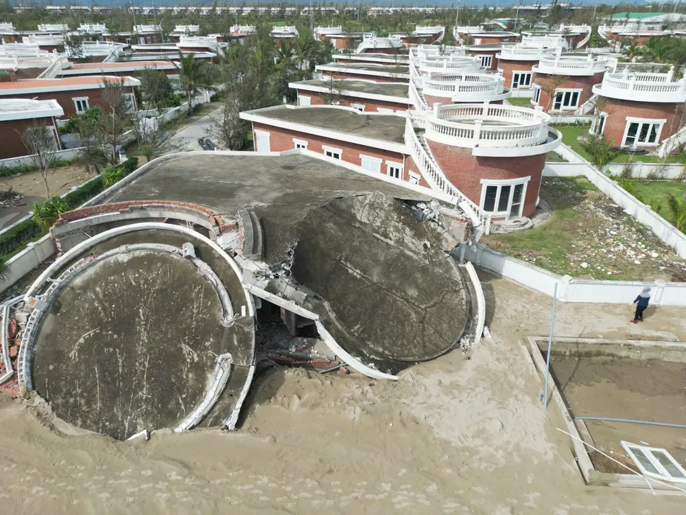 Sở Xây dựng Hà Tĩnh nói gì về vụ nhiều căn villa sát biển đổ sập sau bão số 10? - Ảnh 22