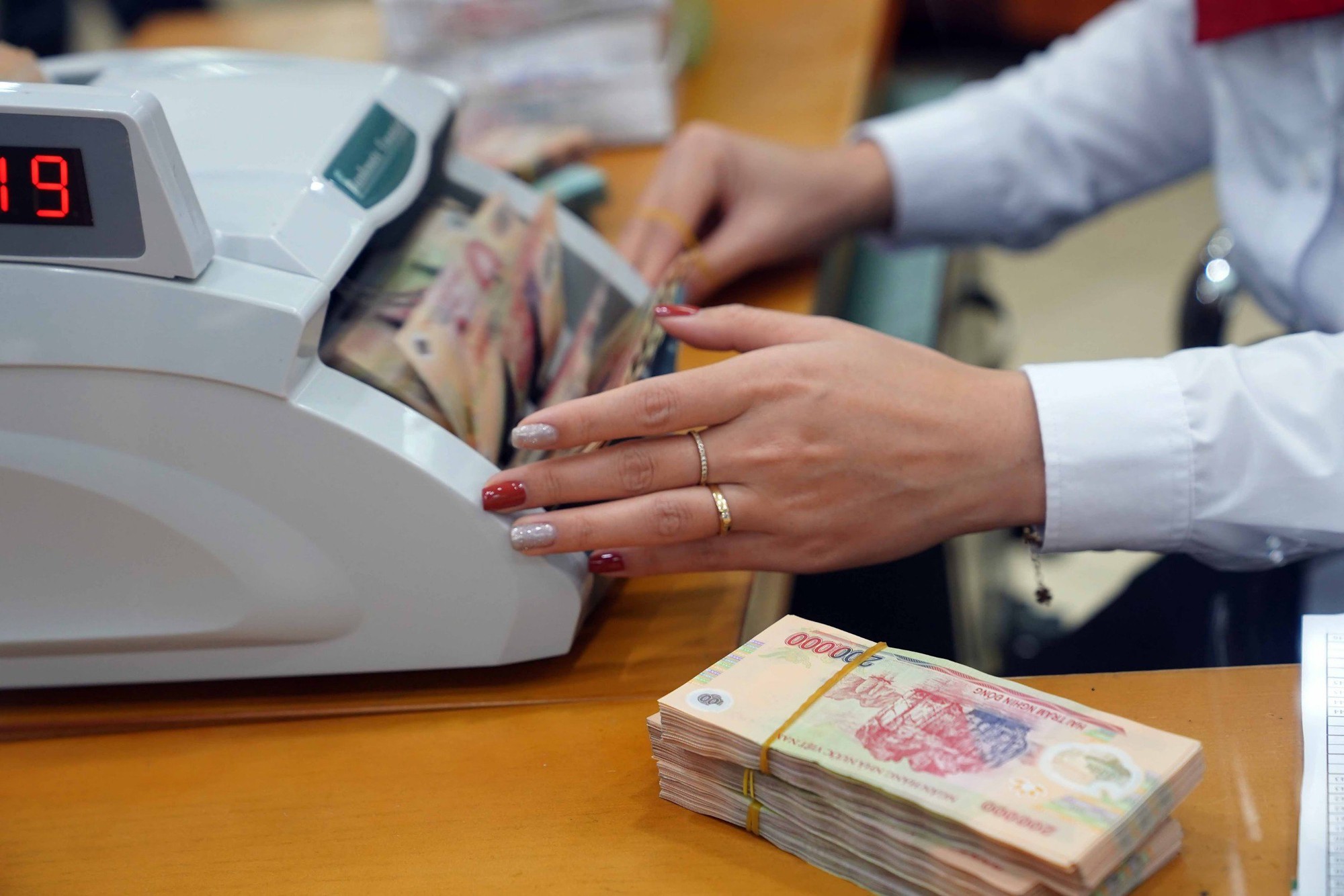 Lương ngân hàng vẫn luôn "đỉnh": Lộ diện ngân hàng trả lương "khủng" nhất Việt Nam - Ảnh 2