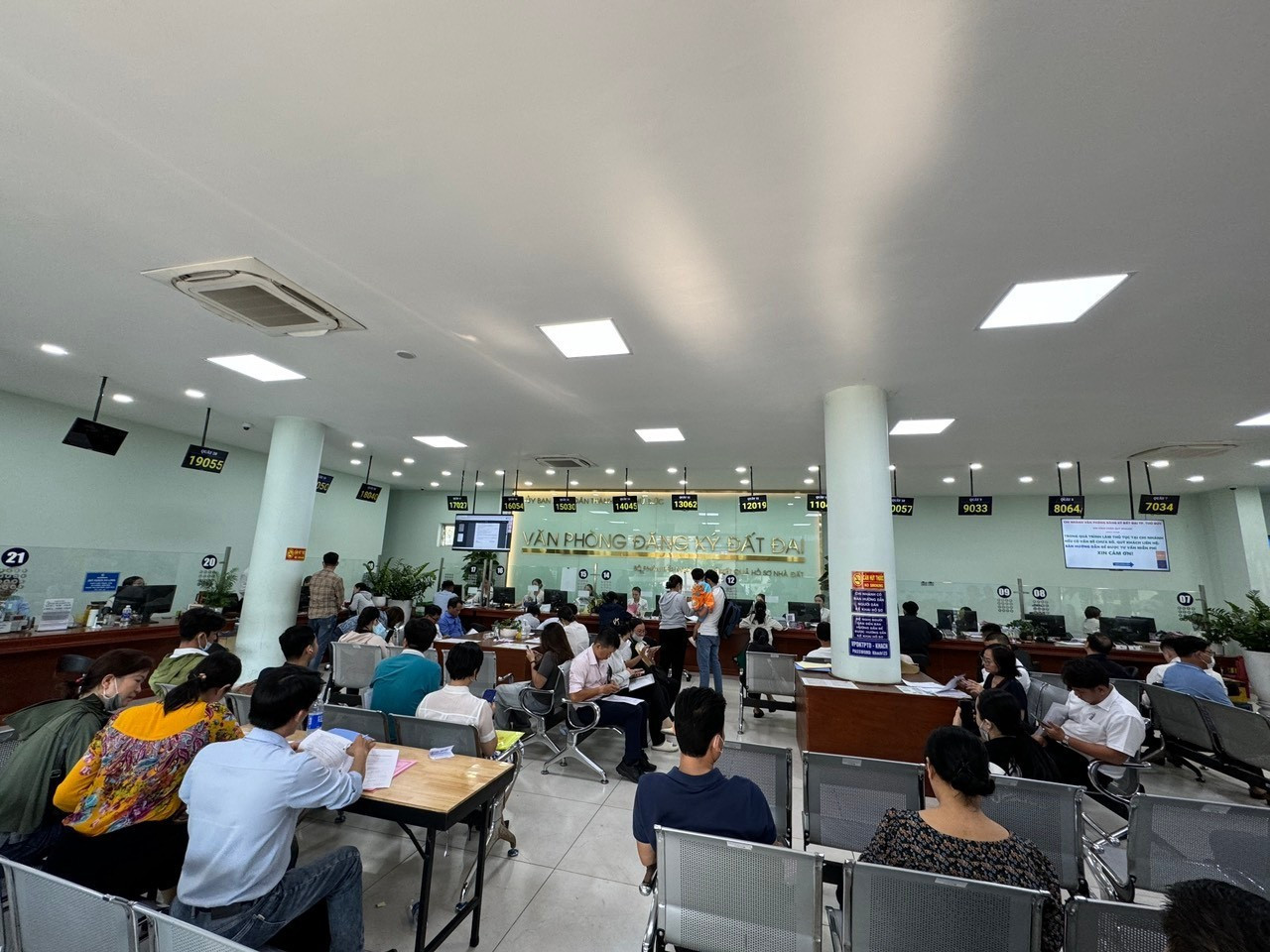 Sau sáp nhập, Văn phòng đăng ký đất đai TPHCM hoạt động thế nào? - Ảnh 1