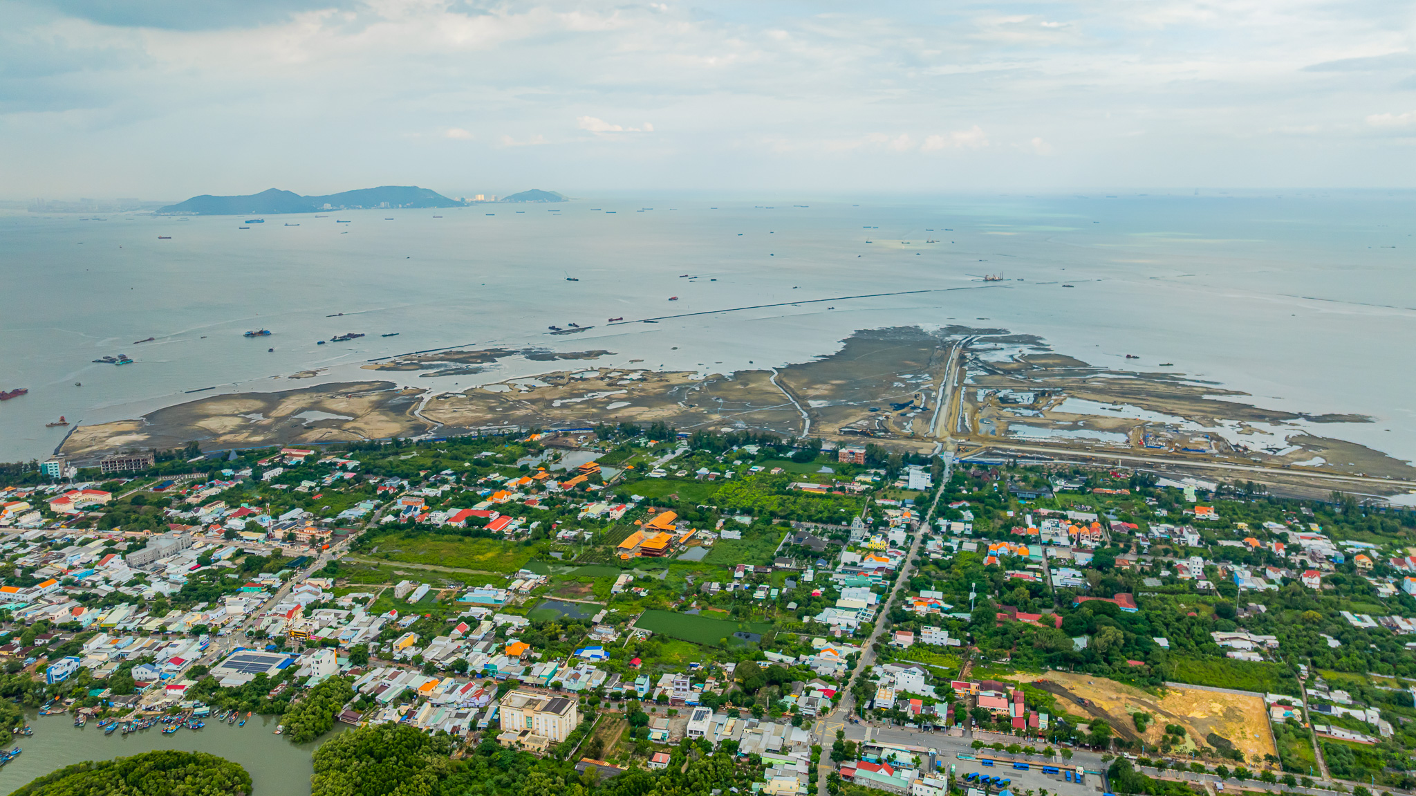 Toàn cảnh khu vực sẽ có sân vận động rộng như sân Mỹ Đình, dân số đông như huyện Cần Giờ ở TP.HCM - Ảnh 1