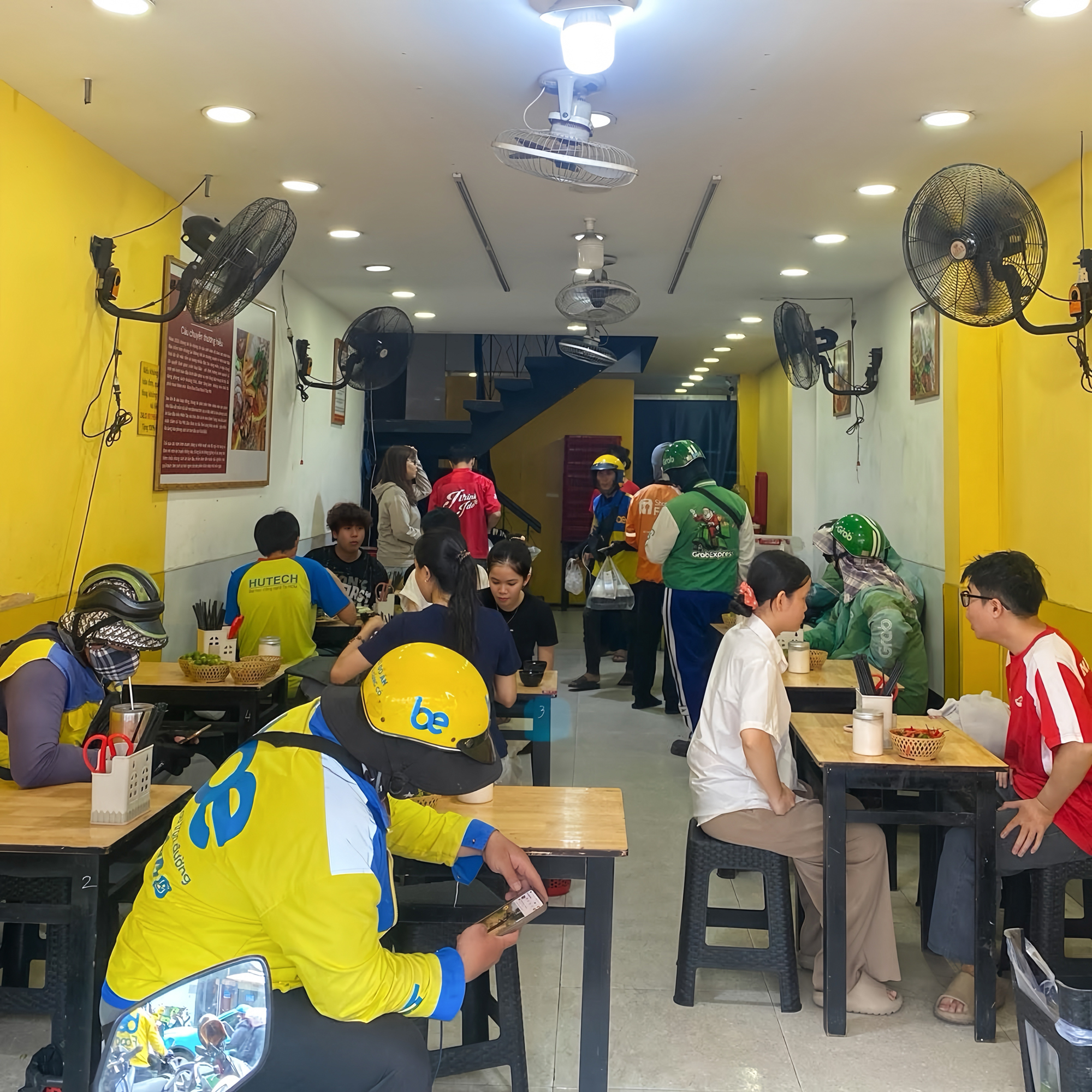 Xanh SM Ngon nhập cuộc: Cuộc đua giao đồ ăn thêm khốc liệt, thế song mã của GrabFood - ShopeeFood có lung lay? - Ảnh 1