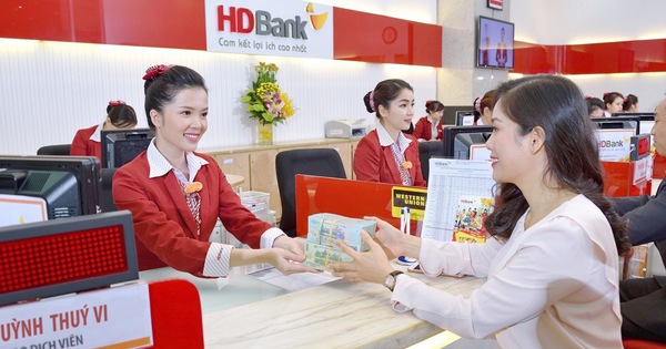 HDBank: Lợi nhuận 9 tháng vượt 14.800 tỷ đồng, tiếp tục dẫn đầu về tỷ suất lợi nhuận, chia cổ tức và cổ phiếu thưởng đến 30%