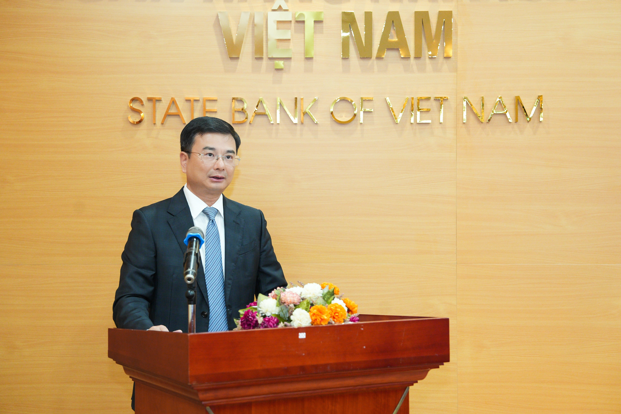 Phó Thống đốc NHNN: Việt Nam hiện đứng thứ 14 khu vực châu Á và khoảng thứ 50 trên thế giới về lưu lượng tin điện SWIFT - Ảnh 1