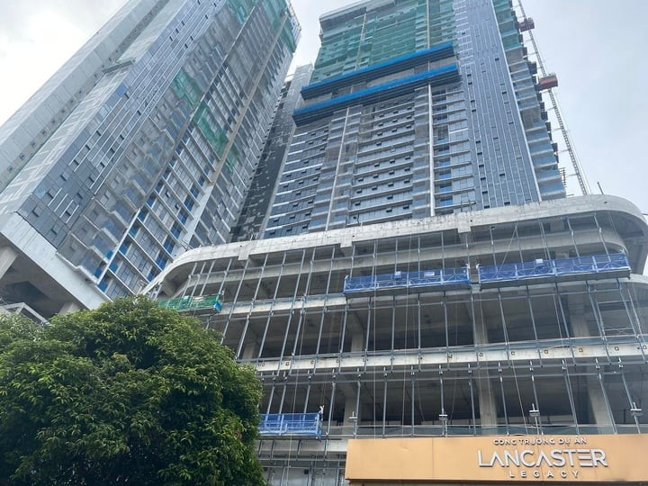 Ai mua, ai bán chung cư 100 triệu đồng/m2? - Ảnh 1