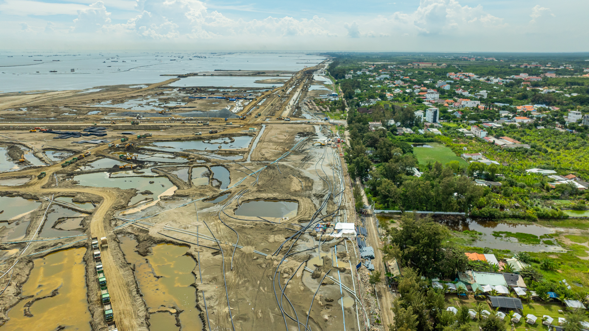 Thay bạn đi xem công trường đại lộ rộng 120 m, dài 8 km ở siêu dự án lấn biển lớn nhất Việt Nam của Vinhomes - Ảnh 10