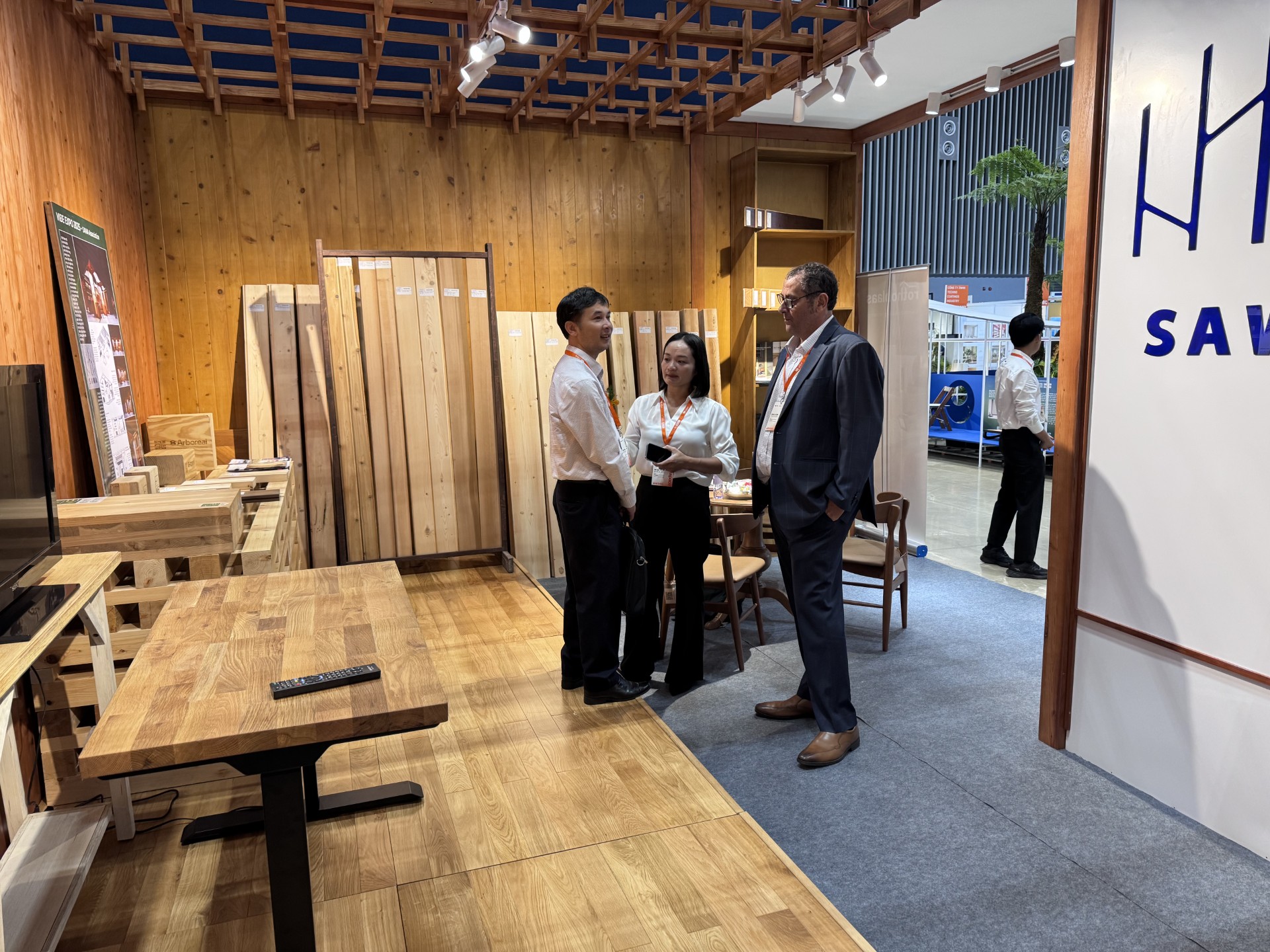 Dệt may, da giày, đồ gỗ rất cần nguyên liệu nội - Ảnh 1