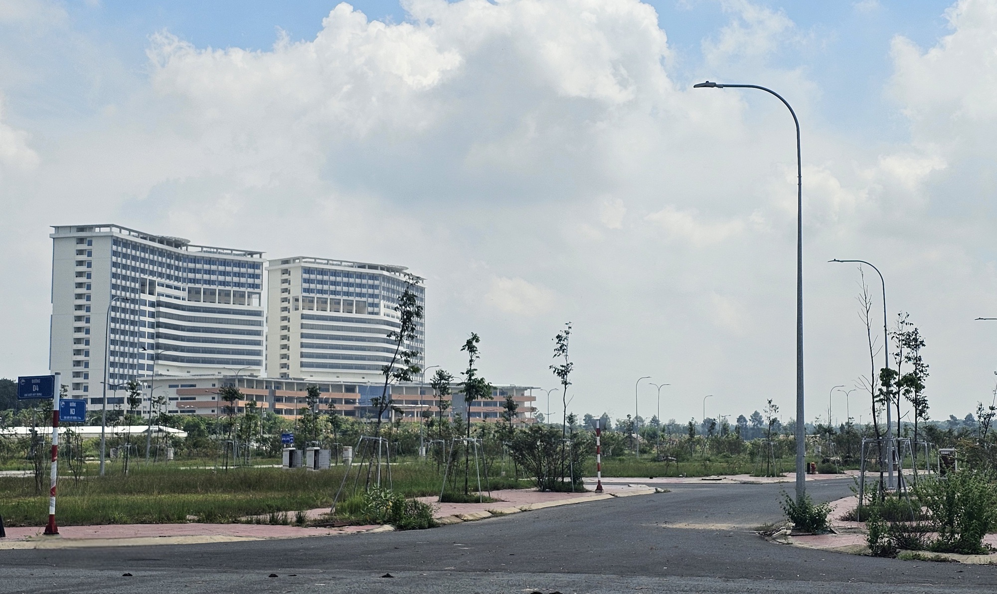 Lãnh đạo TP HCM chỉ đạo liên quan việc cấp sổ cho người dân khu tái định cư bệnh viện 1.500 giường - Ảnh 1