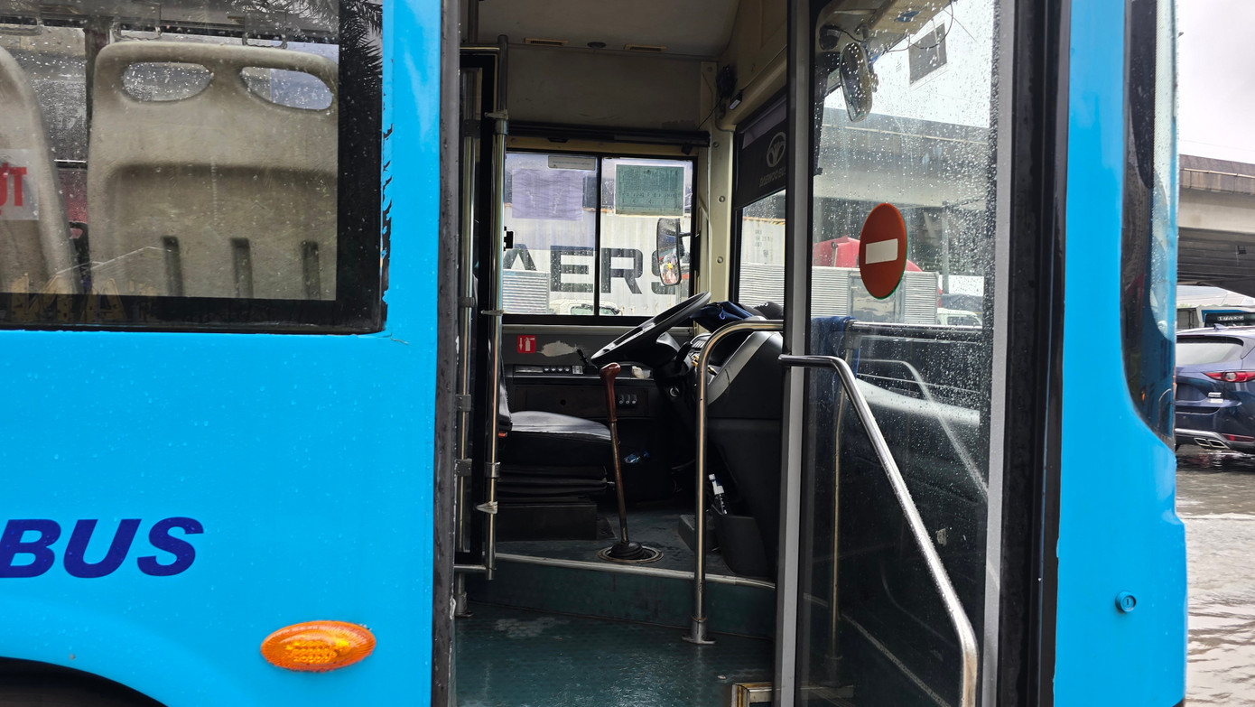 CẬP NHẬT: 54 điểm ngập sâu ở Hà Nội, người dân di chuyển bằng thuyền ở Mỹ Đình - Ảnh 22