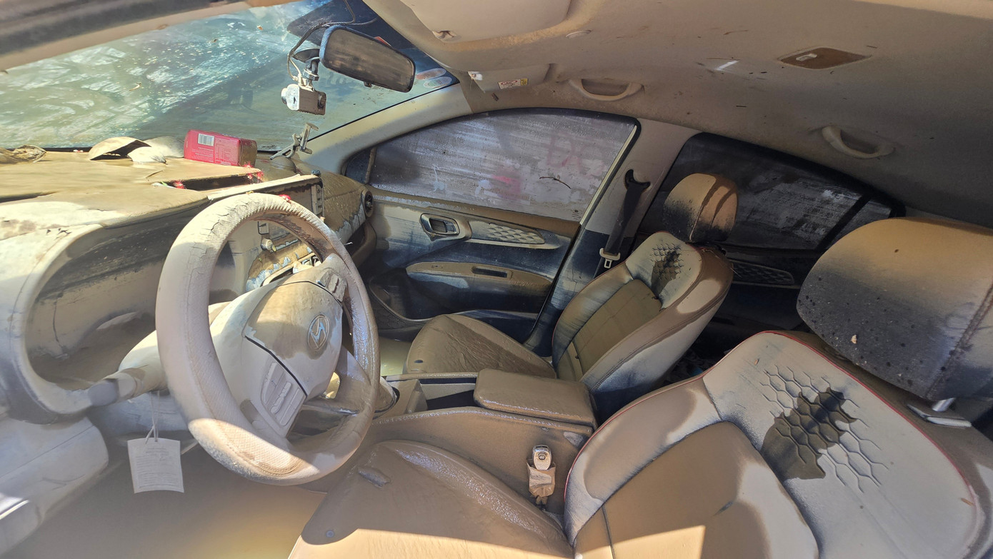 Ô tô nằm la liệt giữa bùn lũ ở Thái Nguyên - Ảnh 12