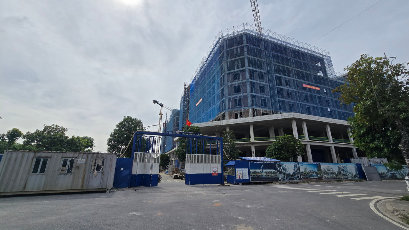 Xếp hàng nộp hồ sơ mua NOXH ngoại thành Hà Nội từ 2 giờ sáng - Ảnh 13