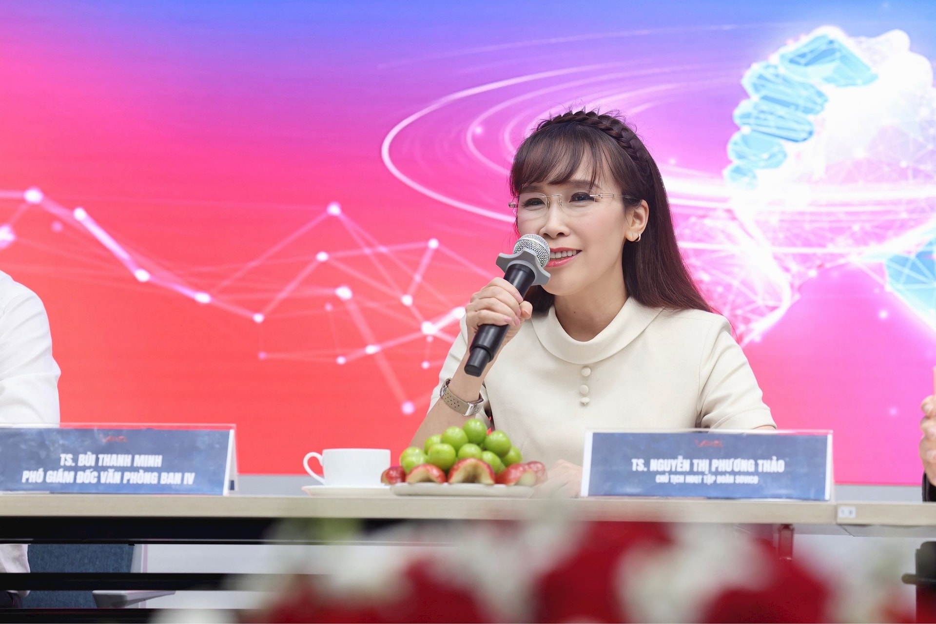 Tỉ phú Nguyễn Thị Phương Thảo kể chuyện cùng ông Trương Gia Bình bàn cách “giải cứu” HOSE - Ảnh 2