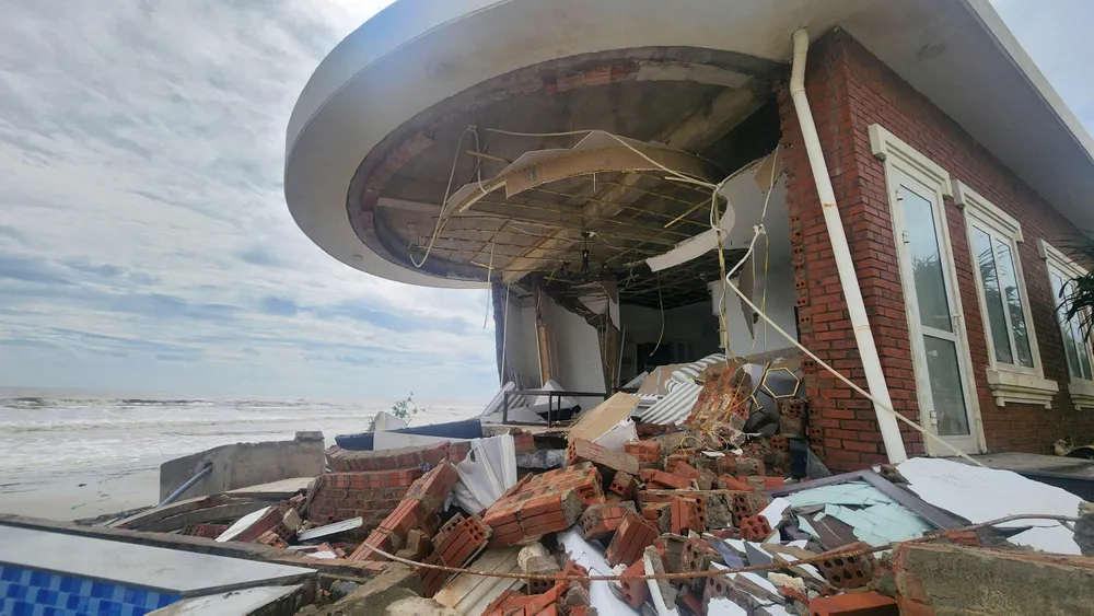 Sở Xây dựng Hà Tĩnh nói gì về vụ nhiều căn villa sát biển đổ sập sau bão số 10? - Ảnh 7