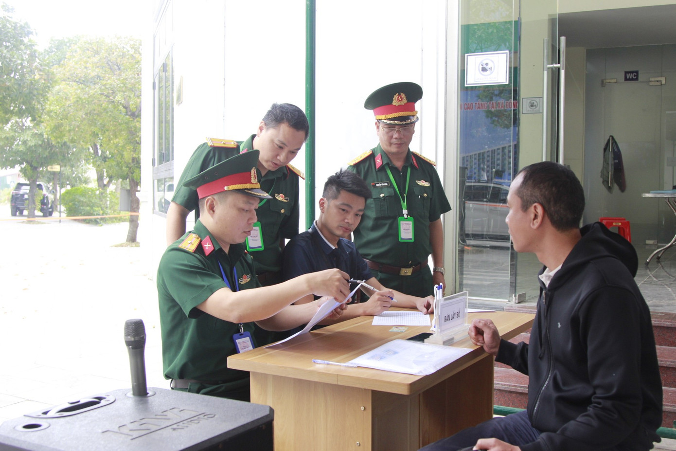 Hà Nội: Không còn cảnh chen chân xếp hàng nộp hồ sơ mua NOXH sau động thái của chủ đầu tư - Ảnh 2
