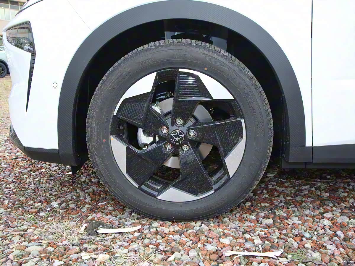 'Ông trùm' xe tải tại Việt Nam ra mắt SUV ngang cỡ Honda CR-V: đi Hà Nội-Quảng Bình chỉ trong 1 lần sạc, giá chưa tới 500 triệu đồng - Ảnh 3