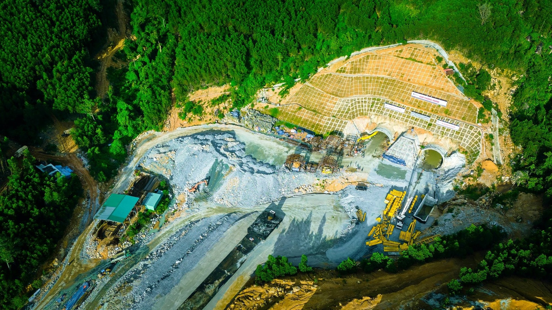 Công trình hơn 3.000 tỷ đồng kết nối núi - biển của Việt Nam có bước ngoặt mới, hé lộ con số bất ngờ - Ảnh 1