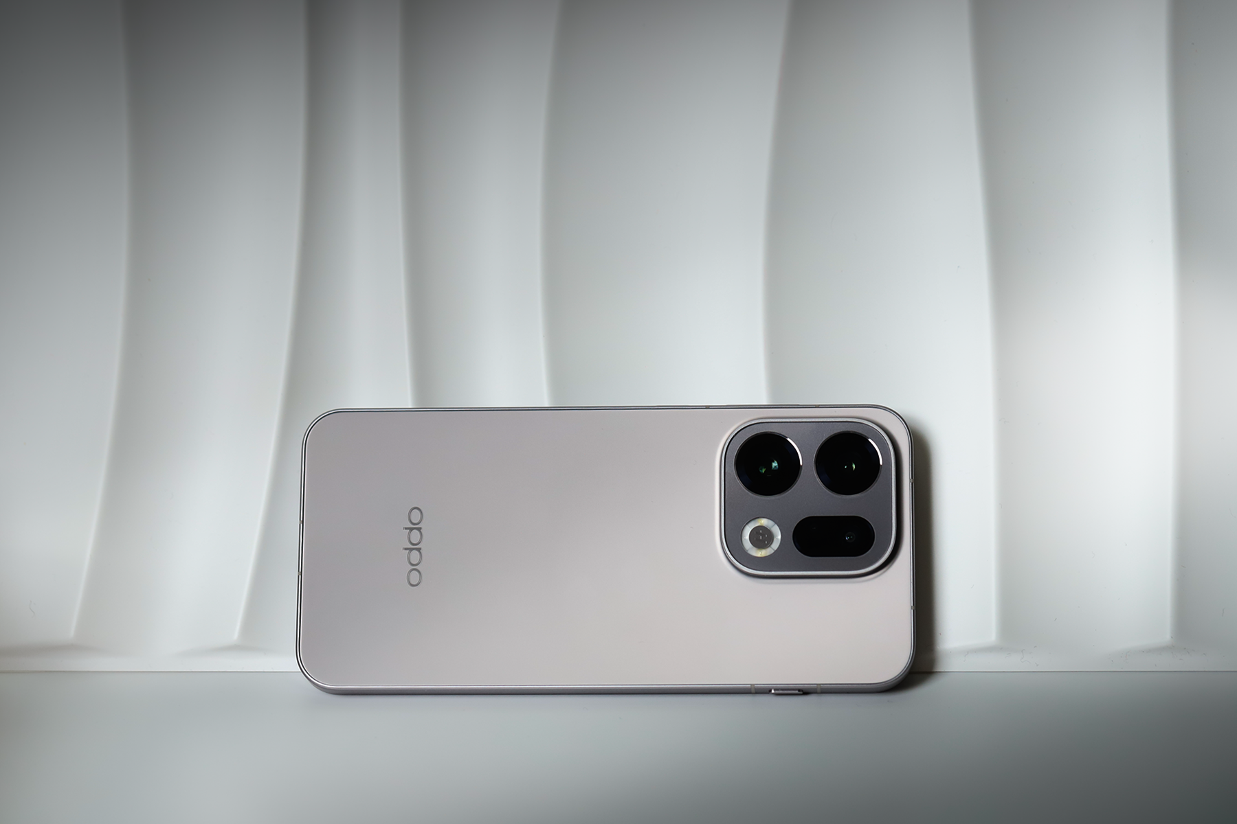 Oppo chính thức ra mắt dòng Find X9 tại Việt Nam: Camera 200 MP, pin silicon carbon, giá bán cao nhất 33 triệu - Ảnh 2