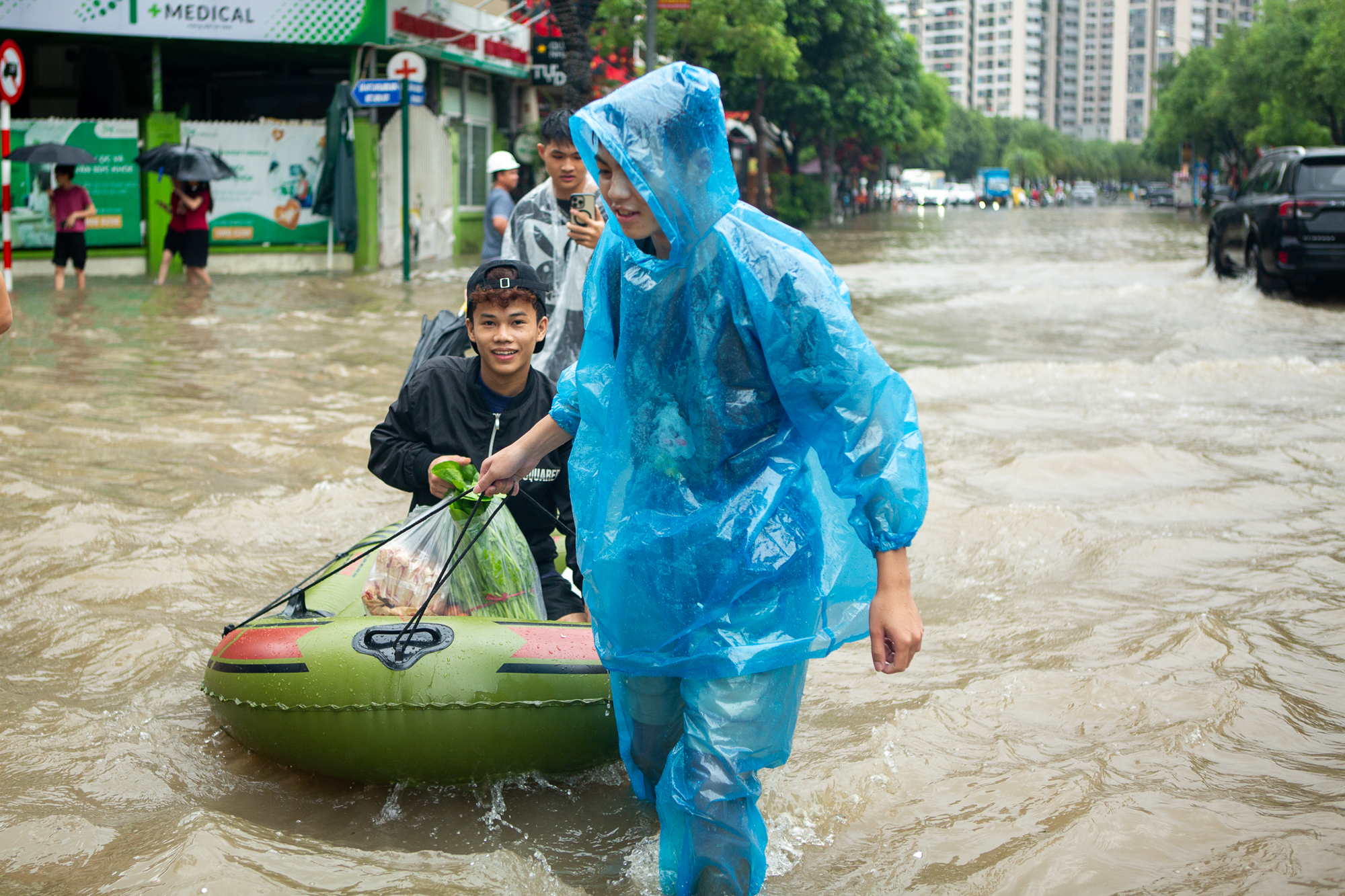 Thay bạn xem nhà ngày mưa bão: Geleximco hoá làng chài, Vinhomes Smart City vẫn thông thoáng - Ảnh 2