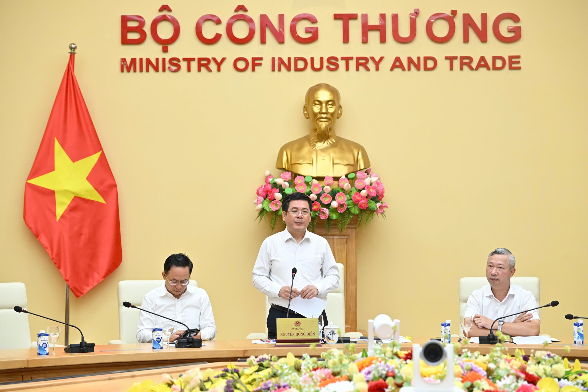 Người tiêu dùng chưa có quyền lựa chọn đơn vị bán điện - Ảnh 1