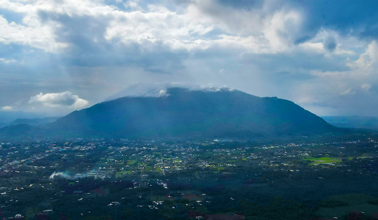 Khu đất 100 ha ở núi Chứa Chan có giá khởi điểm 2.678 tỉ đồng - Ảnh 1