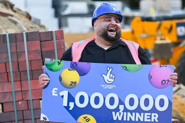 Anh thợ xây đổi đời khi trúng số 35 tỷ đồng, chỉ 3 tháng sau đã hối hận cùng cực vì bỏ việc và hưởng thụ sung sướng - Ảnh 1