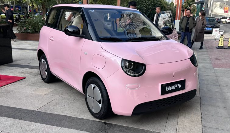 Wuling chính thức ra mắt mẫu xe điện 'anh em' của Mini EV: Giá khởi điểm chưa đến 150 triệu đồng, 1 lần sạc đi 220 km - Ảnh 2