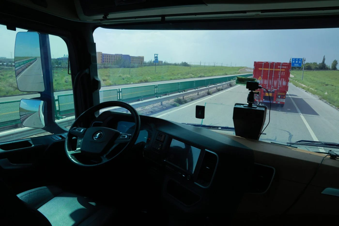 Phát hiện “thành phố ma” ở Trung Quốc: Hiện đại, bề thế mà không bóng người, chỉ có xe tự chạy trên đường - Ảnh 3