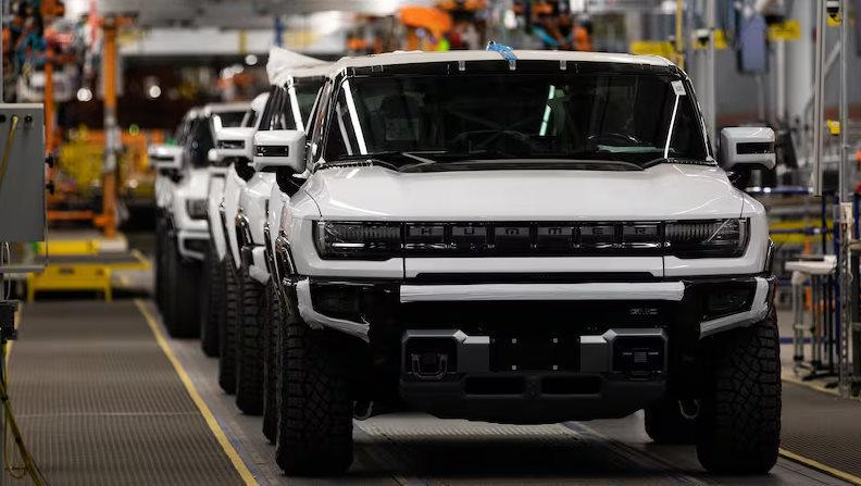 GM cắt giảm hơn 3.400 lao động mảng xe điện, thu hẹp dây chuyền sản xuất và tạm đóng cửa nhà máy, thực hiện cải tổ nhân lực lớn nhất kể từ sau đại dịch - Ảnh 1