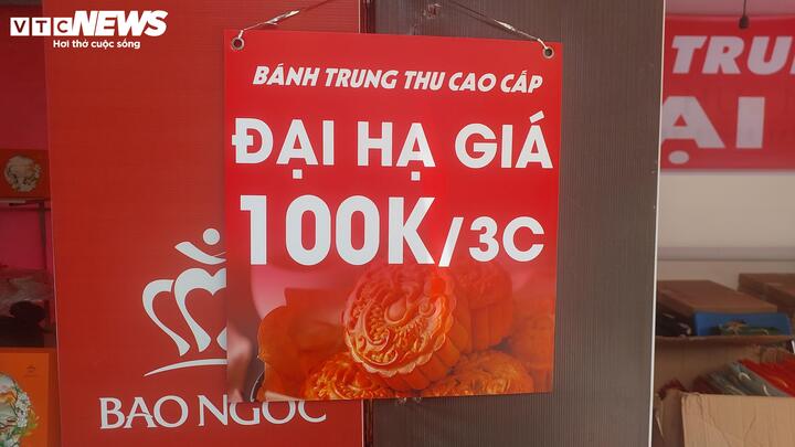 Sát Tết Trung Thu, quầy bánh treo biển đại hạ giá 100.000 đồng/3 chiếc - Ảnh 3