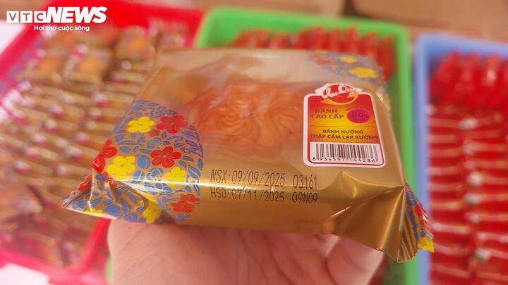 Sát Tết Trung Thu, quầy bánh treo biển đại hạ giá 100.000 đồng/3 chiếc - Ảnh 7