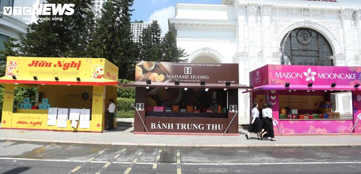 Sát Tết Trung Thu, quầy bánh treo biển đại hạ giá 100.000 đồng/3 chiếc - Ảnh 2