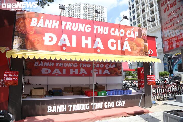 Sát Tết Trung Thu, quầy bánh treo biển đại hạ giá 100.000 đồng/3 chiếc - Ảnh 6