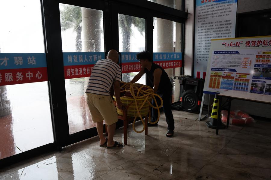 Những hình ảnh cận cảnh bão Matmo càn quét Trung Quốc - Ảnh 6