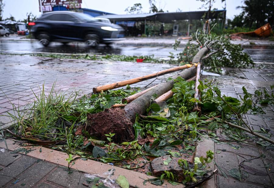 Những hình ảnh cận cảnh bão Matmo càn quét Trung Quốc - Ảnh 9