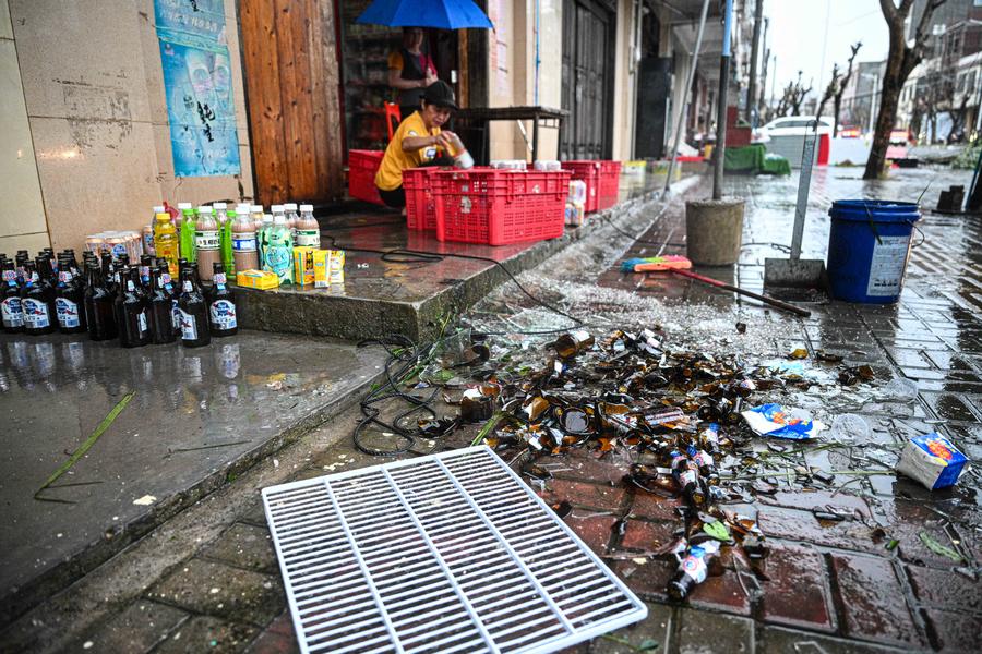 Những hình ảnh cận cảnh bão Matmo càn quét Trung Quốc - Ảnh 8