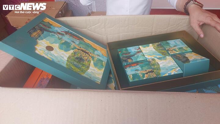 Bánh trung thu ngày Rằm vắng khách, người bán than 'chưa năm nào ế như vậy' - Ảnh 4